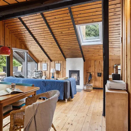 4 Bedroom Awesome In Casa vacanze